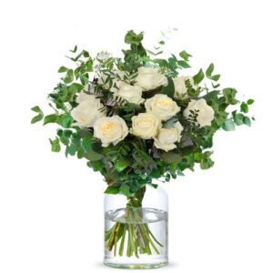 Boeket witte rozen met groen