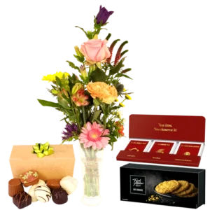 Mini plukboeketje + vaasje + bonbons + thee en koek