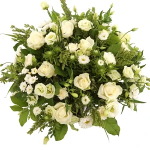 Rouwstuk rond witte rozen en bloemen